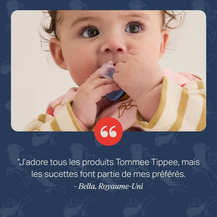 Image d&apos;un bébé tenant une sucette dans sa bouche