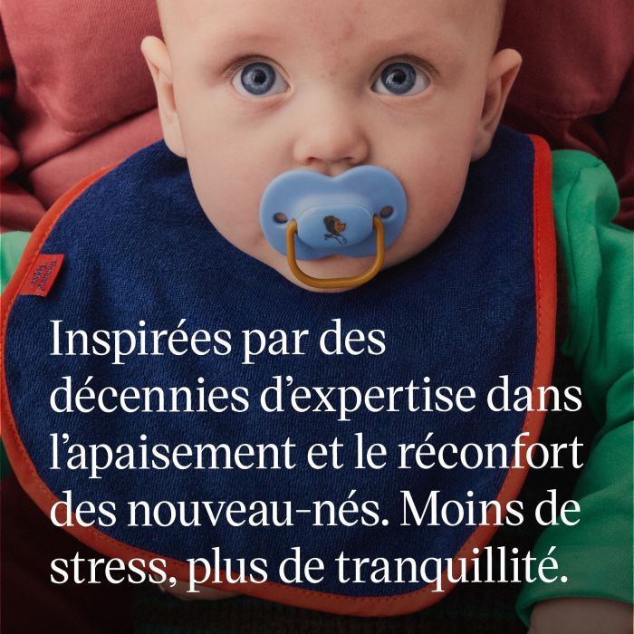 Image d&apos;un bébé avec une sucette à tout moment dans sa bouche avec