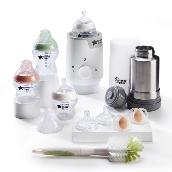 Image sur fond blanc d&apos;un lot avec un chauffe-biberon et petits pots, des biberons et un thermos chauffe-biberon de voyage 