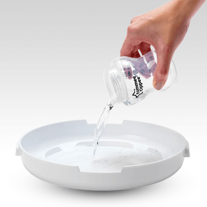pouring-water-from-botte-into-micro-steam-steriliser
