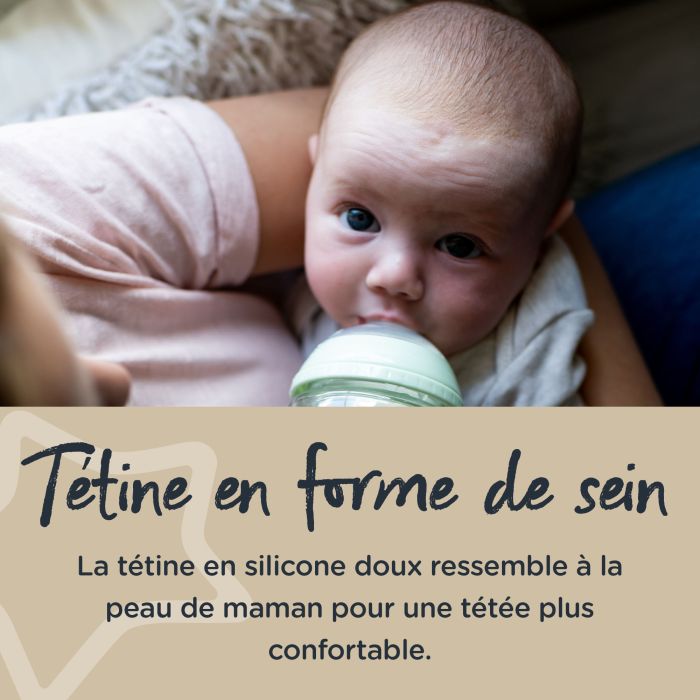 Bébé buvant dans un biberon en verre avec texte expliquant aux mamans que ces tétines ont été acceptées par 95 % des bébés.